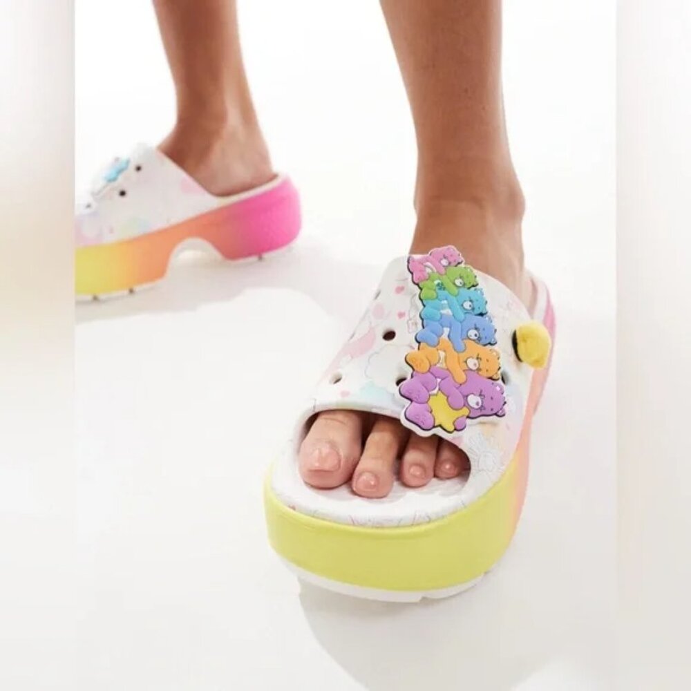 NWT$90 CROCS Care Bears Stomp Slide White Rainbow Platform Lug Sole Unisex M7/W9